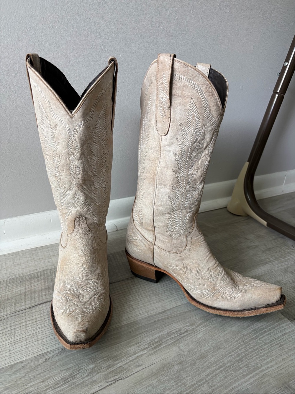 Women's Cream Western Embroidered Cowboy Boots
